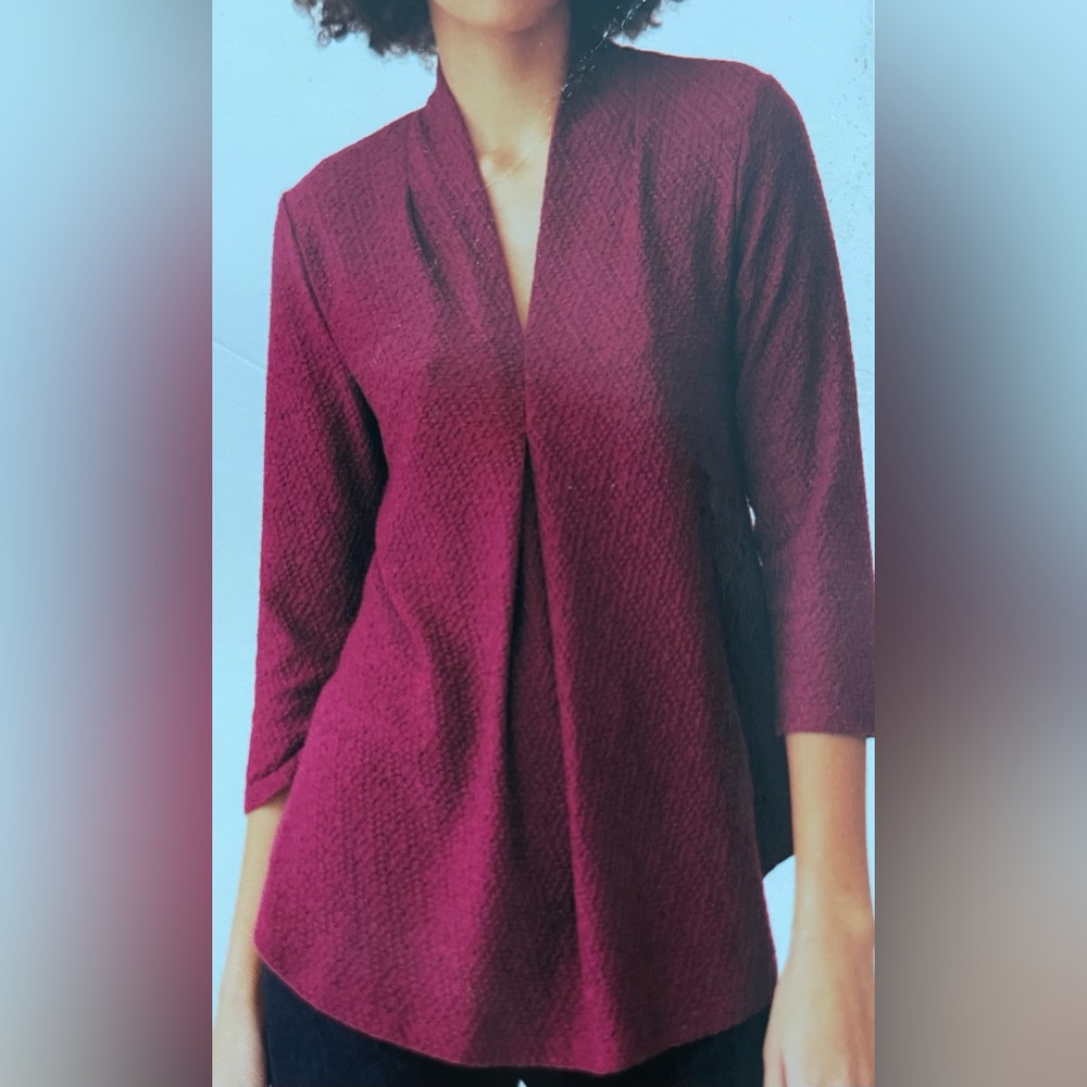 Cable & Gauge Women's Textured Burgundy Top - V Neck & 3/4 Sleeve